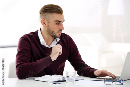 Focused young man working o...