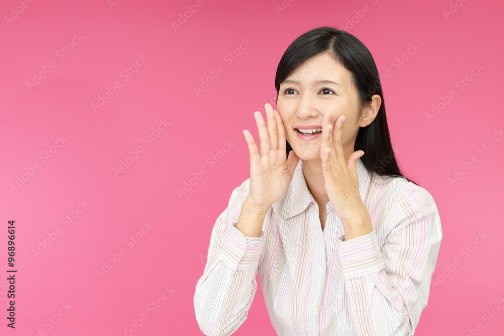 応援する女性 応援する女性