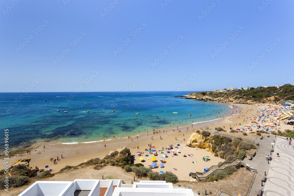 Obraz premium People enjoying the beach of Oura, Albufeira, Algarve