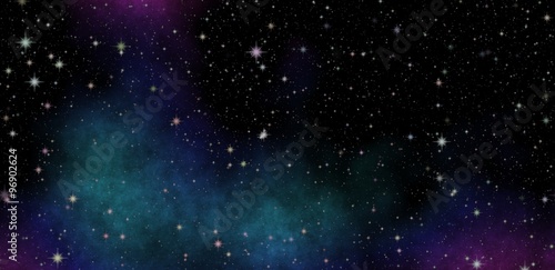 Panoramiczny widok w kosmos. Ciemne nocne niebo pełne gwiazd. Mgławica w kosmosie.