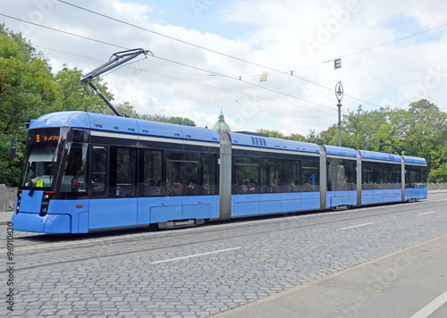 Трамвай на улице Мюнхена (Германия)