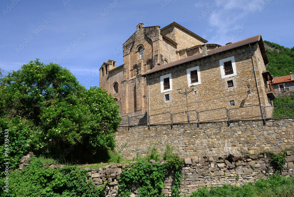 Kloster San Pedro in Siresa im Hecho Tal Pyrenäen