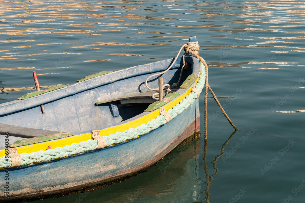 Obraz premium Bunte Zubringer-Boote in Marsaxlokk Fishing Village - Malta