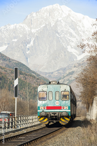 Tableau sur toile Mont Blanc with diesel train