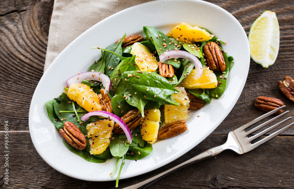 Salad with fresh spinach, oranges and pecan Salad with fresh spinach, oranges and pecan