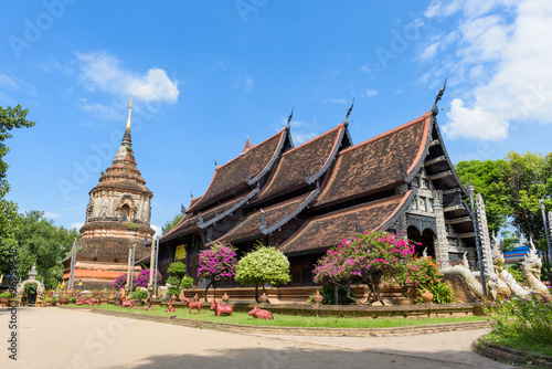 Viharn (Main building) and Pagoda of Wat Lok Moli,Wat Lok Moli i
