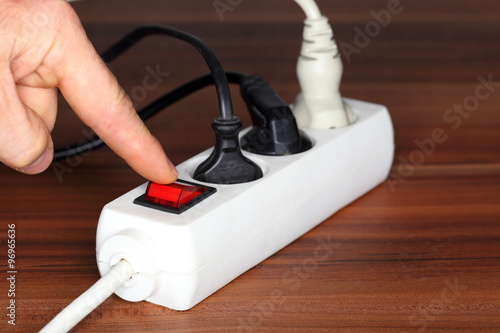 Wallpaper Mural Sparschalter an der Steckdose Torontodigital.ca