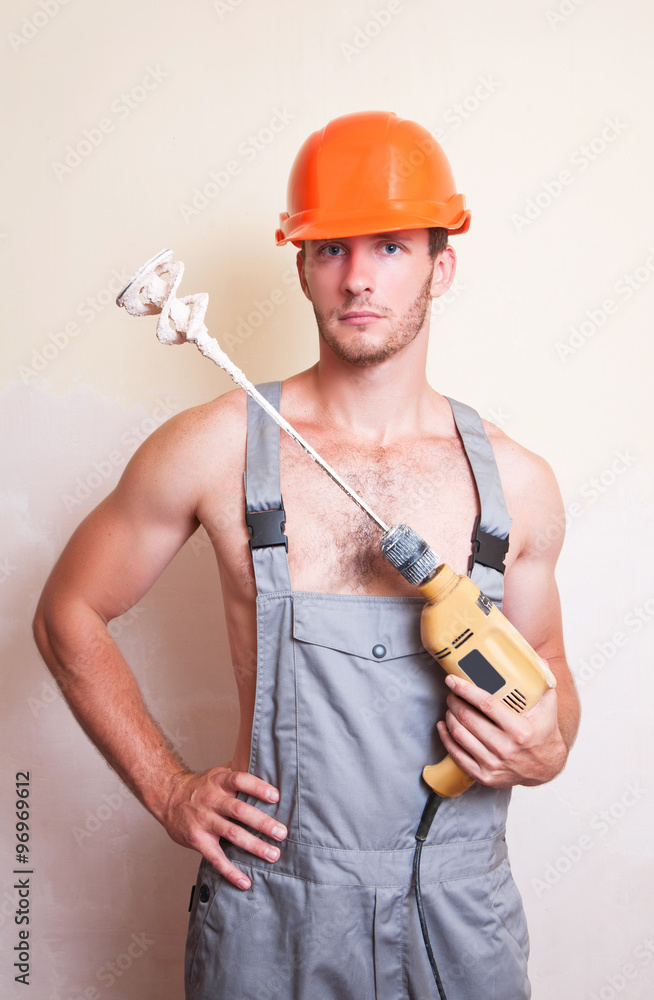 © murika - Man in overalls with a mixer for plastering © murika - Man in overalls with a mixer for plastering