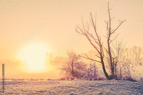 Sonnenaufgang im Winter, vintage © schulzfoto