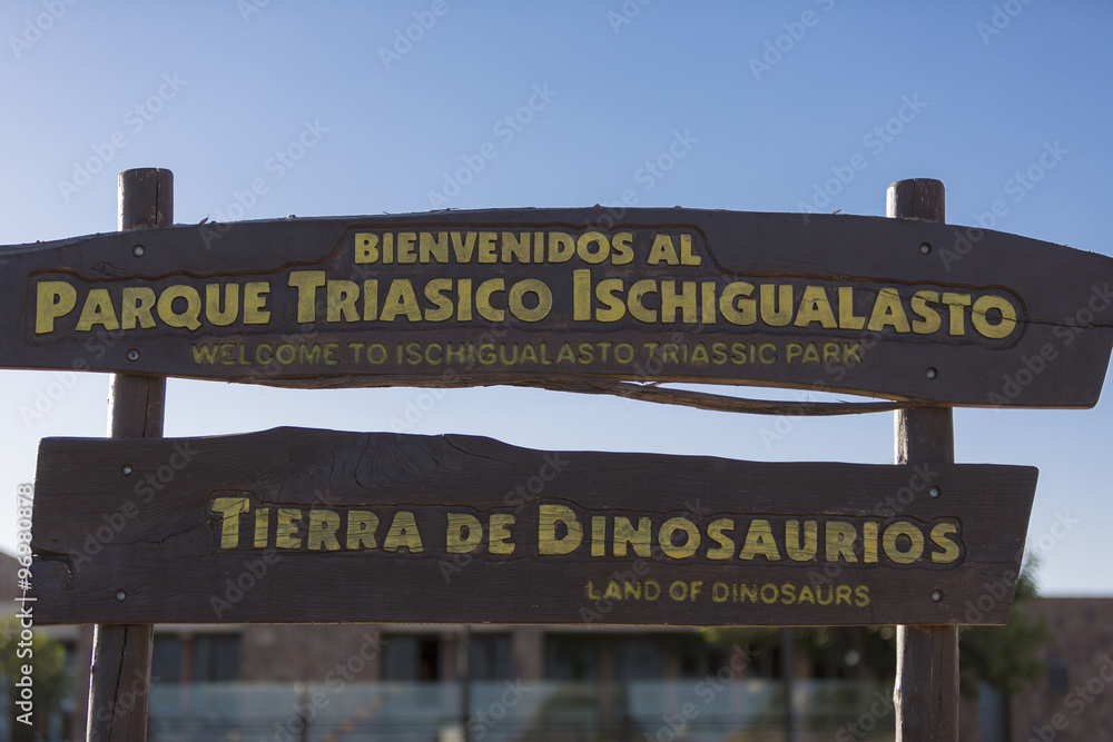 Obraz premium Welcome sign to Ischigualasto with blue sky, Argentina