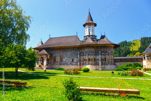 Murais de parede The Sucevita Monastery is a Romanian Orthodox monastery situated in the commune