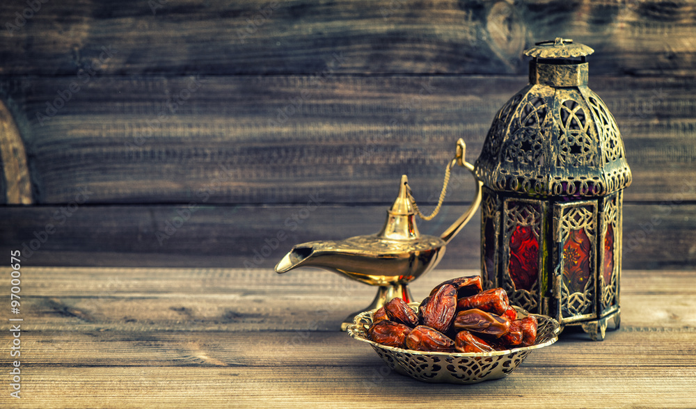 Wunschmotiv: Ramadan lamp and dates on wooden background. Oriental lantern #97000675