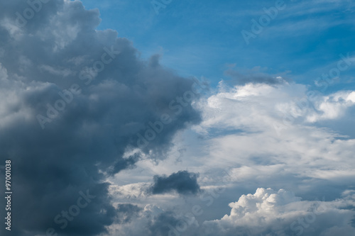 sky and clouds © Takorn