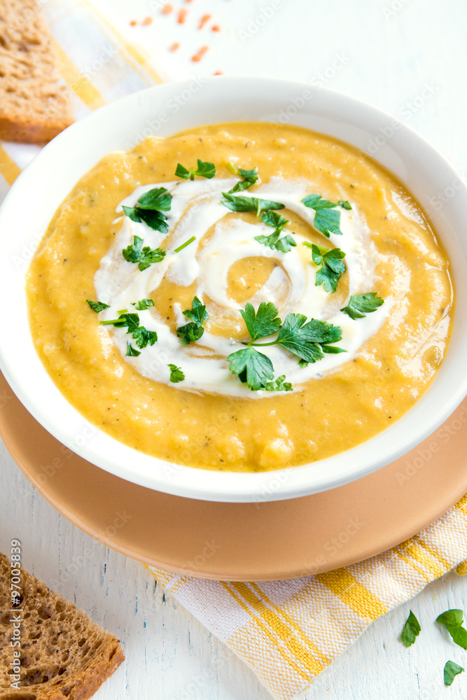 Lentil cream soup with cream cheese