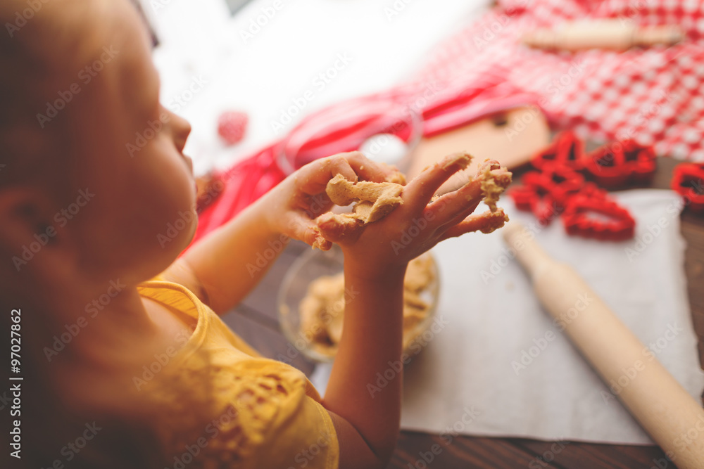 Obraz premium Happy little child baking Christmas cookies at home