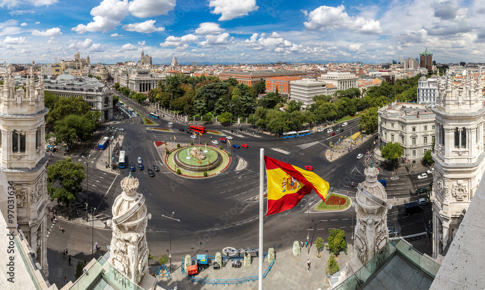Fototapeta premium Cibeles fountain at Plaza de Cibeles in Madrid