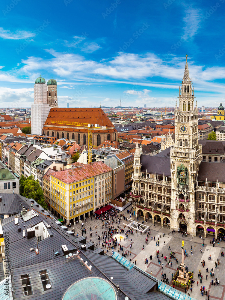 Obraz premium Widok z lotu ptaka na ratusz Marienplatz