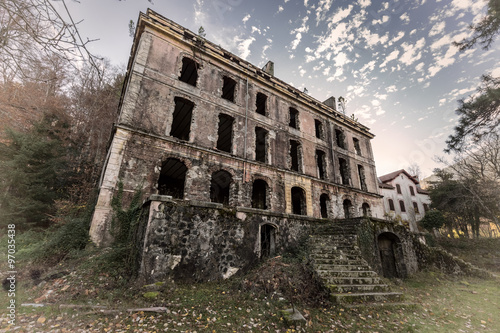 Quadro em tela Derelict hotel at Vizzavona in Corsica