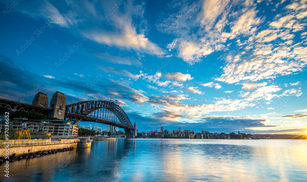 Obraz premium Sunrise from Sydney Harbour bridge.