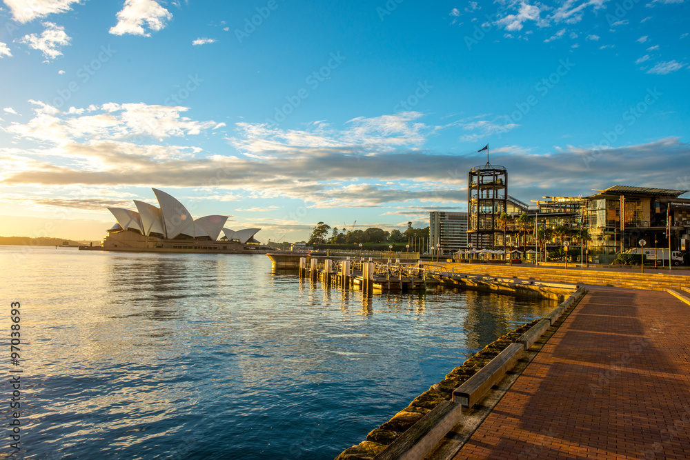 Naklejka premium SYDNEY, AUSTRALIA - MAY 11: Sydney Opera House Iconic of Sydney