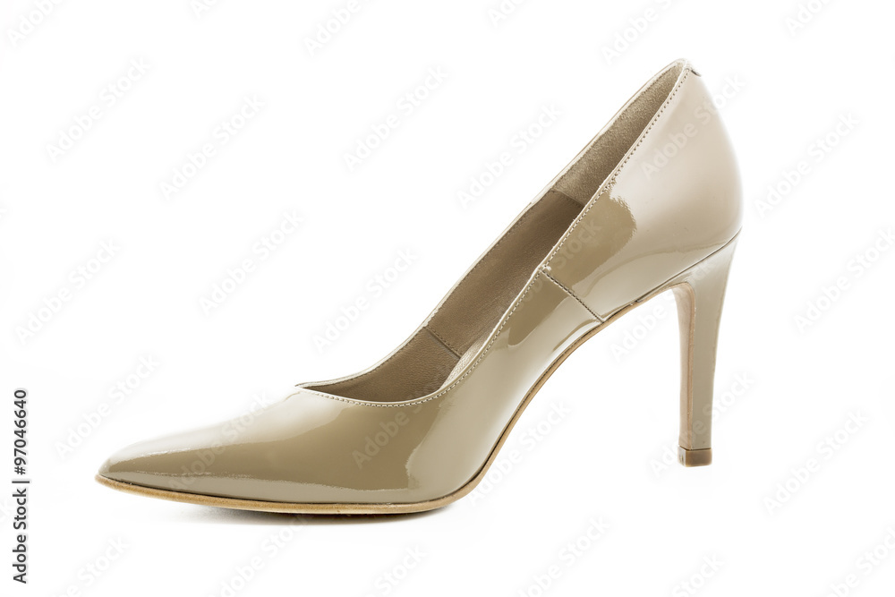 Stöckelschuhe in beige auf weißem Hintergrund Stöckelschuhe in beige auf weißem Hintergrund