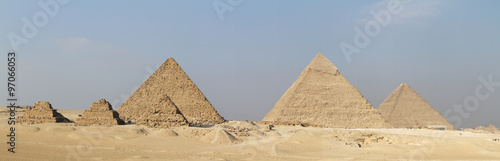 Die Pyramiden und Sphinx von Gizeh in Ägypten  #97066053