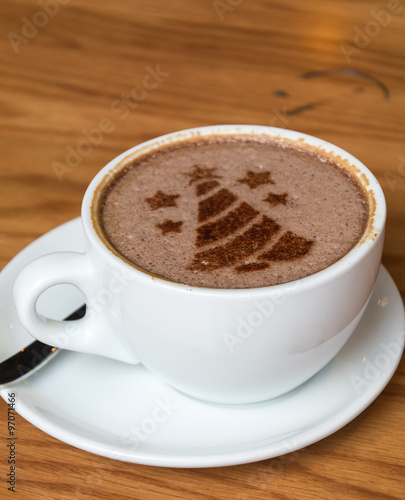 christmas tree, drawing on latte art coffee cup