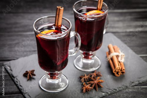 Mulled wine with cinnamon and orange