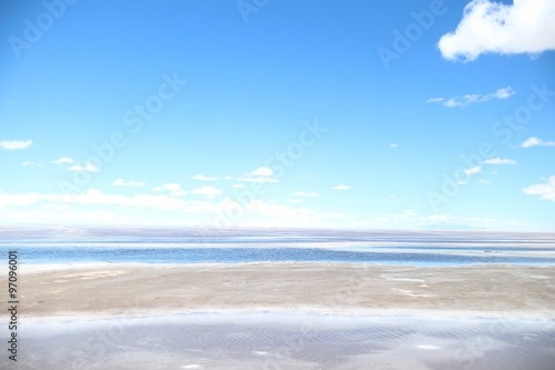 ウユニ塩湖 © amarettomilk