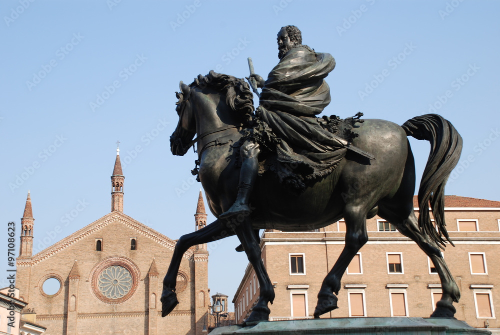 Fototapeta premium Piazza Cavalli - Piacenza