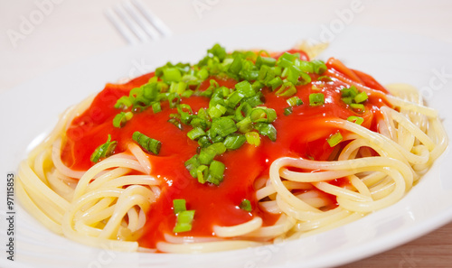  spaghetti with tomato sauce