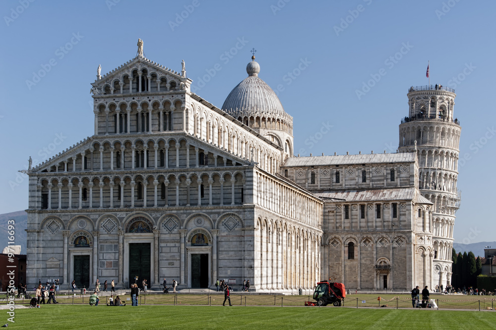 monumentos religiosos de la ciudad italiana de Pisa
