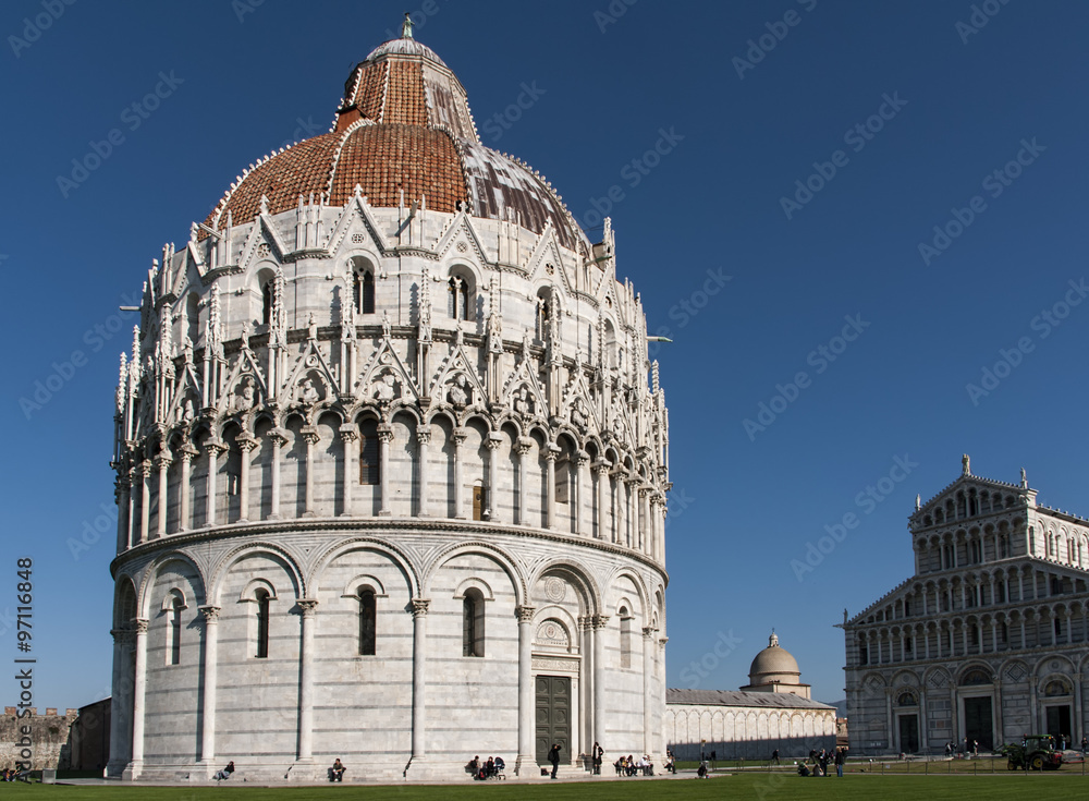 monumentos religiosos de la ciudad italiana de Pisa