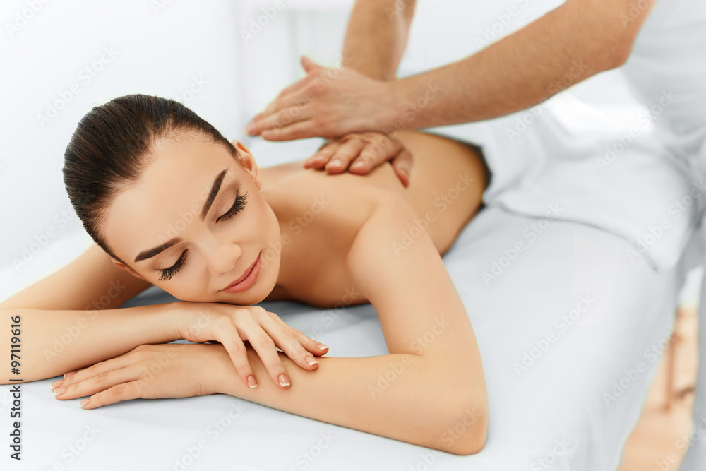 Body Care. Spa Woman. Beauty Treatment Concept. Masseur Doing Hand Massage On Relaxed Beautiful Young Caucasian Woman's Body In The Spa Salon. Skin Care, Wellness, Wellbeing. - obrazy, fototapety, plakaty 