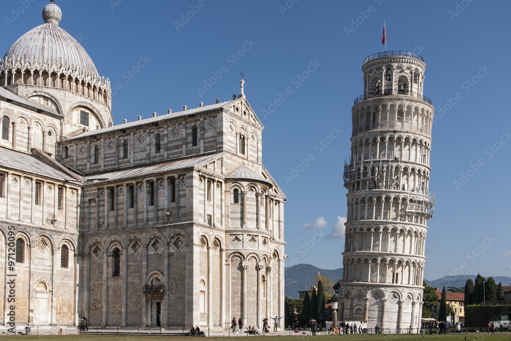 Italia, duomo y torre de Pisa