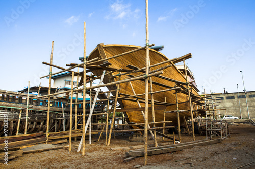 Canvas Print Wooden construction of yacht boat, craft shipyard
