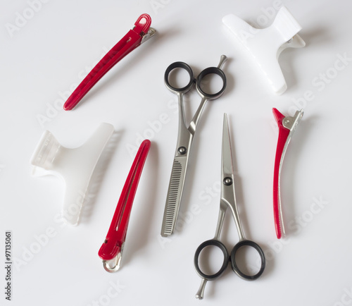 парикмахерские инструменты ножницы расчески зажимы
