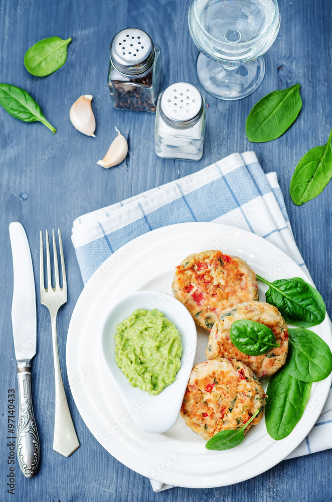 vegetables spinach salmon burgers with avocado sauce
