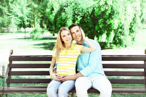 Young pregnant woman with h...