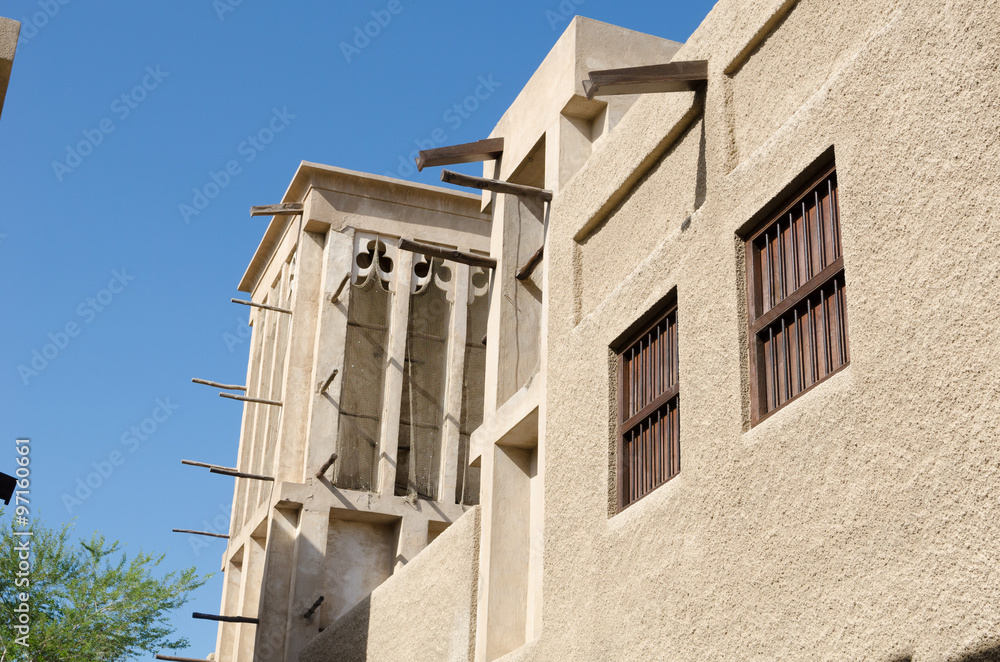 Obraz premium old town dubai traditional cooling tower buildings