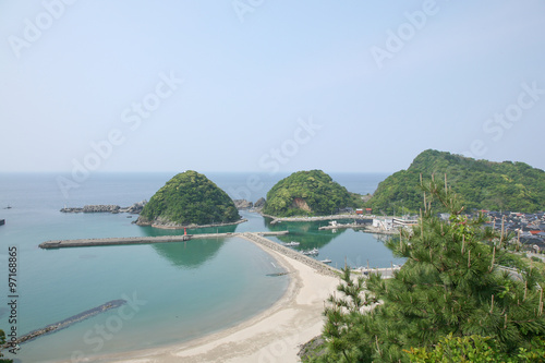 A beautiful Japanese seascape photo