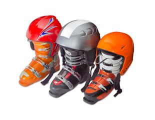 Fotobehang Wintersport Drie alpine skischoenen met helmen  © An-T