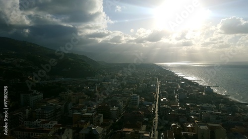 Panorama - vista dall'alto sul mare e sulla città