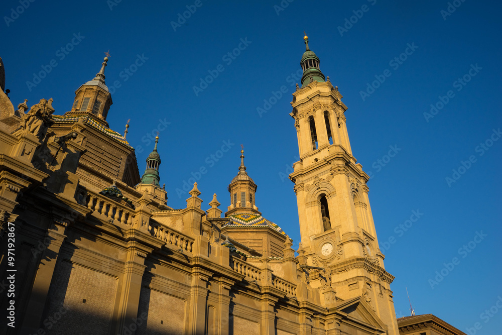 Obraz premium zaragoza's cathedral