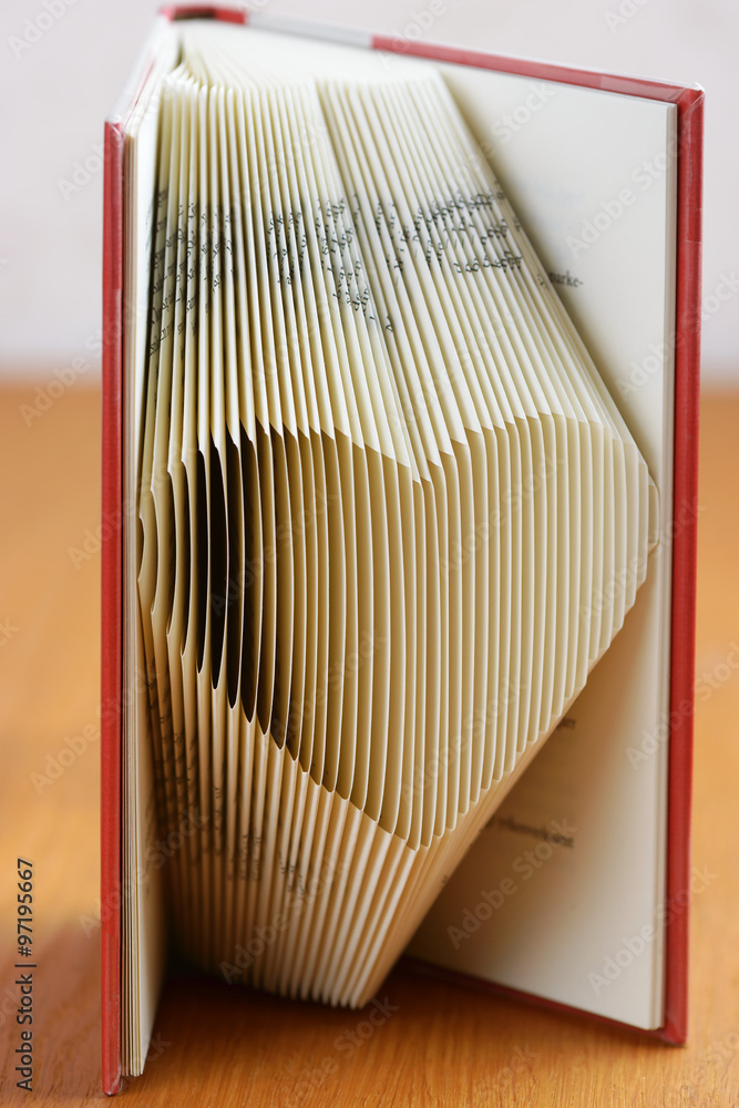 Obraz premium Book folding heart