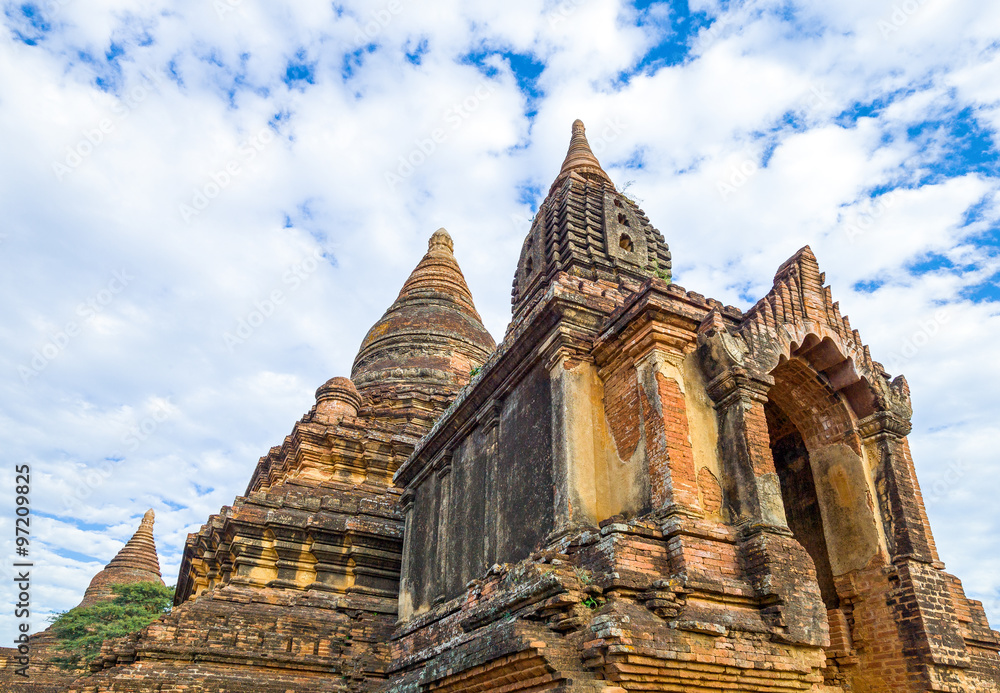 Fototapeta premium Myanmar, Bagan, the plain with thousand of 880-year old temple ruins,detail.