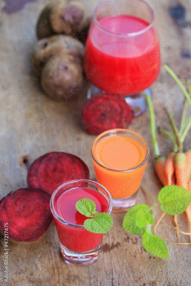mix beetroot and carrot juices mix beetroot and carrot juices