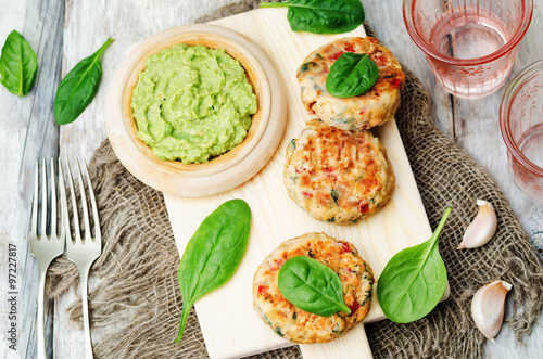 vegetables spinach salmon burgers with avocado sauce