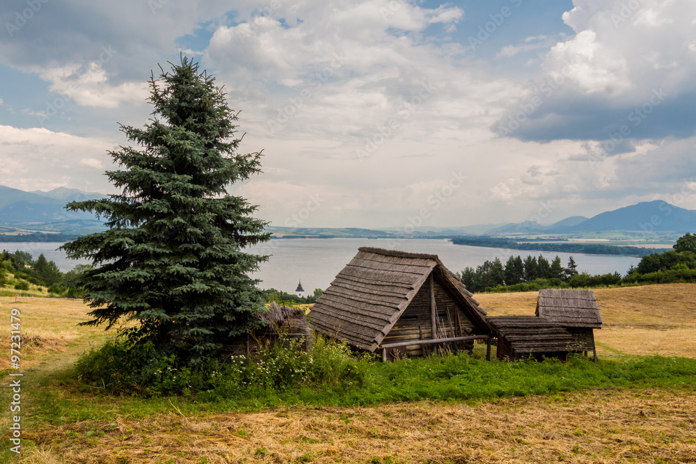 Fototapeta premium Havranok Celtic houses a