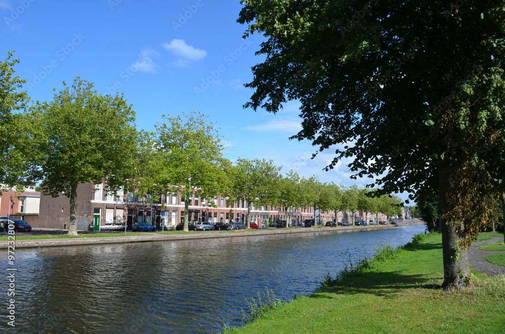 Obraz premium Channel in Dutch city of Delft